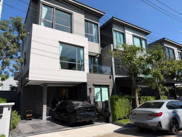 ให้เช่าบ้านแฝด 3 ชั้น 241 ตร.ม. Baan Klang Mueng The Edition Bangna ใกล้เมกะบางนา