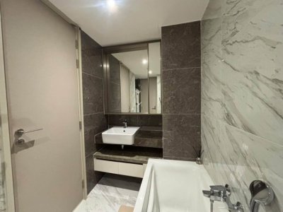 FYNN Asoke Sukhumvit 10 2nd Floor Luxury Decor With Bathtub Near BTS Asok - รูปที่ 8