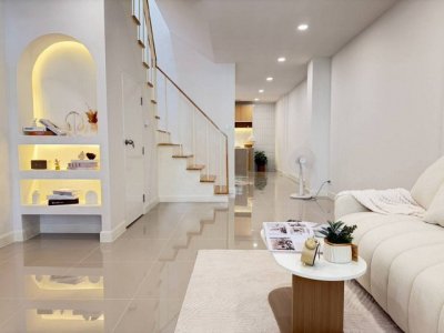 ทาวน์เฮาส์นวมินทร์26แยก1 บ้านพร้อมอยู่ รีโนเวทใหม่ทั้งหมด สวยงาม - รูปที่ 2