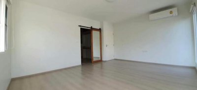 บ้านใหม่ ไม่เคยเข้าอยู่ พร้อมตกแต่งครบในสไตล์เรียบหรู สันทราย - รูปที่ 3