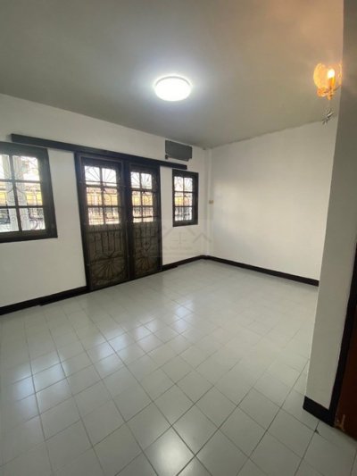 ให้เช่าทาวน์เฮ้าส์ 3 ชั้น 250 ตรม. ย่านรัชดา ห้วยขวาง ซอยประชาราษฎร์บำเพ็ญ9 ใกล้ Mrt ห้วยขวาง 700 เมตร - รูปที่ 5