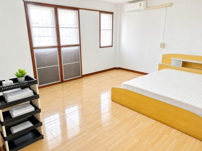สาธุประดิษฐ์ 43-53  ทาวน์เฮ้าส์ 3 ชั้น รีโนเวทใหม่ 6นอน 3น้ำ  25 ตร.ว. 2แอร์ 275 ตร.ม. จอดรถ 2 คัน ใกล้ตลาดรุ่งเจริญ 500 ม. - รูปที่ 4