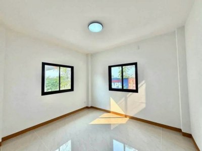 บ้านสร้างใหม่ 2 ชั้น บนที่ดินแปลงใหญ่ สไตล์ Nordic Minimal สันกำแพง - รูปที่ 5