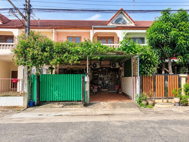 หมู่บ้านซื่อตรง รัตนาธิเบศร์ ถนนรัตนาธิเบศร์ ทาวน์โฮม 2 ชั้น ราคาพิเศษ ทำเลดี ใกล้รถไฟฟ้า เดินทางสะดวก