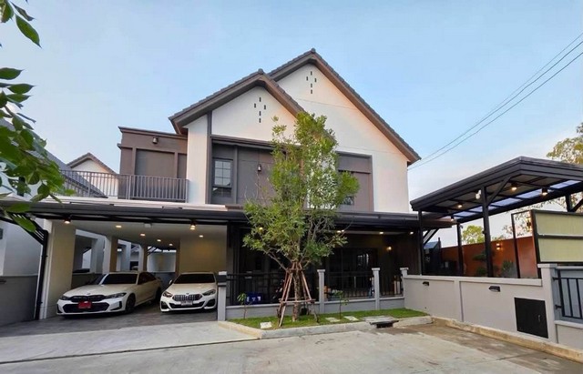 ขายบ้านเดี่ยว Centro Bangna 2 ชั้น Modern Luxury บิลท์อินครบ 400 ตร.ม. ห้องดูหนัง บ่อปลาคาร์ฟญี่ปุ่น ใกล้ Mega Bangna