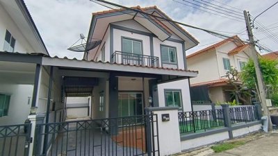 ขายบ้านแฝดสไตล์บ้านเดี่ยวราคาทาวเฮ้าส์ หมู่บ้านบ้านฟ้าปิยรมย์ พรีเมียร์ ปาร์ค สภาพสวย โซนลำลูกกา คลอง 6 - รูปที่ 2