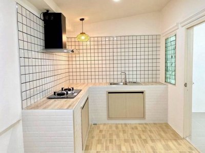 ขายทาวน์โฮม 2 ชั้น รีโนเวทใหม่ หมู่บ้านเพิ่มทรัพย์ ใกล้ตลาดวรบึงกิจ ศรีราชา FP-H02550 - รูปที่ 8