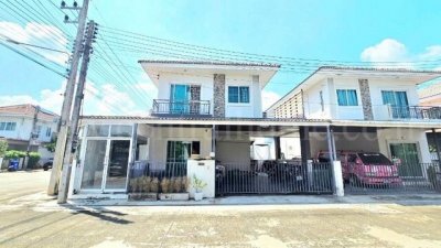 บ้านแฝด เดอะ ไนน์ รังสิต-คลอง 9  ใกล้ถนนวงแหวนรอบนอก หลังมุม เหมาะสำหรับเปิดร้าน