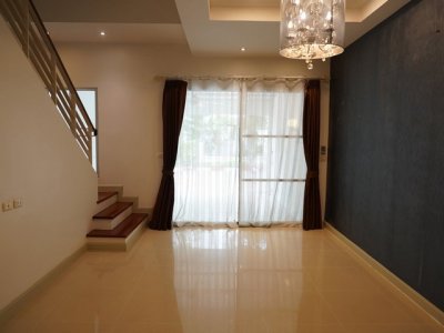 ขายทาวน์โฮม 3 ชั้น 206 ตรม. บ้านกลางเมือง สุขุมวิท 113 หน้าคลับเฮาส์ วิวสวน รีโนเวทใหม่ทั้งหลัง - รูปที่ 7