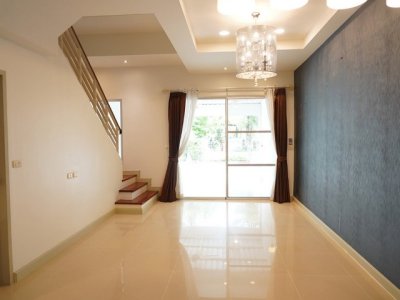 ขายทาวน์โฮม 3 ชั้น 206 ตรม. บ้านกลางเมือง สุขุมวิท 113 หน้าคลับเฮาส์ วิวสวน รีโนเวทใหม่ทั้งหลัง - รูปที่ 6