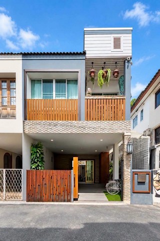 บ้าน 2  ชั้น ที่ตั้งสะดวกสบาย  ตกแต่งสไตล์เซน สุเทพ