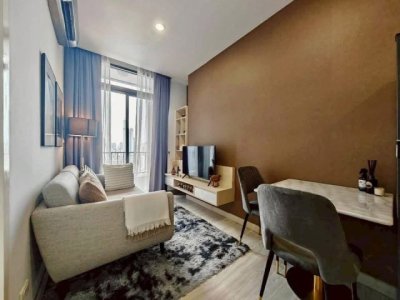 Up Ekkamai 25th Floor Fully Furnished City View Near BTS Ekkamai