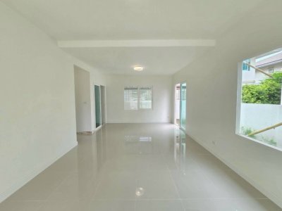 บ้านเดี่ยวบ้านสวย บรรยากาศน่าอยู่ เนื้อที่ 50 ตรว.  พื้นที่ใช้สอย 152.15 ตรม. 3 ห้องนอน 1 ห้องอเนกประสงค์ 2 ห้องน้ำ ที่จอดรถ 2 คัน - รูปที่ 3