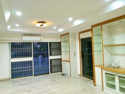 แยกอ่อนนุช-พัฒนาการ 600 ม.ให้เช่าทาวน์โฮม 4 ชั้นหลังใหญ่ 3 นอน 3 น้ำ ใกล้รร.นานาชาติเซนต์จอร์จ 700 ม.ที่ดิน 45 ตร.ว.พื้นที่ใช้สอย 200 ตร.ม. - รูปที่ 4