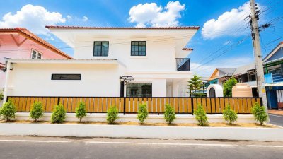 ขายทาวน์เฮาส์ 2 ชั้น พฤกษา 3 วัดลาดปลาดุก แปลงพิเศษหลังมุมติดถนน 2 ด้าน! ตกแต่งสไตล์ Minimal & Modern พร้อมฟรีเฟอร์นิเจอร์ - รูปที่ 2