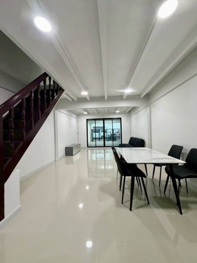 ขายทาวน์เฮาส์ 2 ชั้น ทรายทองนิเวศน์ ตกแต่งใหม่พร้อมอยู่ ทำเลดีเมืองนนทบุรี ใกล้รถไฟฟ้าสายสีชมพู (ซอยติวานนท์ 45) - รูปที่ 3