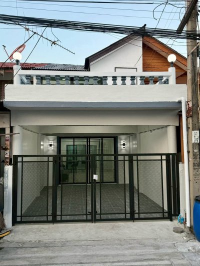 ขายทาวน์เฮาส์ 2 ชั้น ทรายทองนิเวศน์ ตกแต่งใหม่พร้อมอยู่ ทำเลดีเมืองนนทบุรี ใกล้รถไฟฟ้าสายสีชมพู (ซอยติวานนท์ 45)