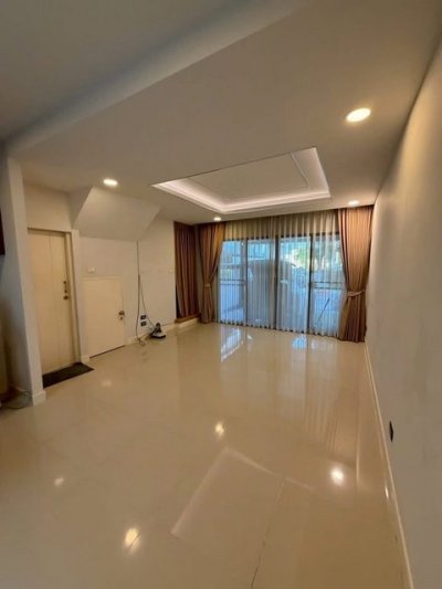 ขายทาวน์โฮม 3 ชั้น 4 ห้องนอน บ้านกลางเมือง พระราม 9-อ่อนนุช ทำเลดีติดถนนเมน ใกล้ Airport Link สถานีบ้านทับช้าง - รูปที่ 4