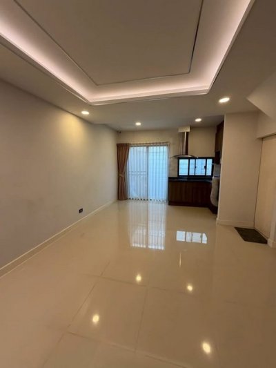 ขายทาวน์โฮม 3 ชั้น 4 ห้องนอน บ้านกลางเมือง พระราม 9-อ่อนนุช ทำเลดีติดถนนเมน ใกล้ Airport Link สถานีบ้านทับช้าง - รูปที่ 3