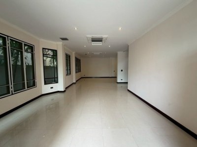 ให้เช่าบ้านเดี่ยว 2 ชั้น 100 ตรว. เอกมัย 10 ( ซอยปรีดีพนมยงค์ 25) เดินทางสะดวก ใกล้เอกมัย ทองหล่อ และรถไฟฟ้า - รูปที่ 3