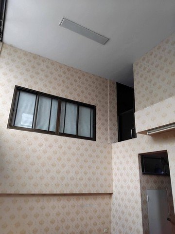 อาคาร 3.5 ชั้น 46 ตรว. 4 ห้องน้ำห้องอาบน้ำ 2 ห้อง  8 ห้องทำงาน ย่าน Town in Town – ศรีวรา - รูปที่ 2