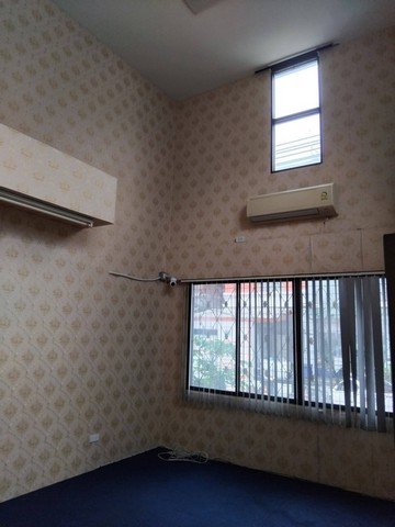 อาคาร 3.5 ชั้น 46 ตรว. 4 ห้องน้ำห้องอาบน้ำ 2 ห้อง  8 ห้องทำงาน ย่าน Town in Town – ศรีวรา - รูปที่ 7