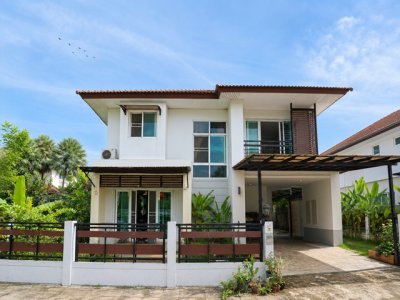 ราคาหลุด ปล่อยเช่าง่าย  บ้านเดี่ยว The Urbana 1 เดินไป โรงเรียนนานาชาติได้เลย  ติดถนนซุปเปอร์ไฮเวย์ใกล้สนามบิน