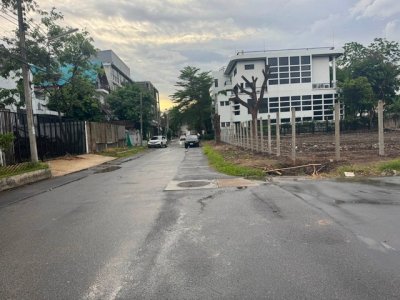 ขายที่ดิน 74 ตรว  ซอยพรีเมียร์ 1 แยก 14 ติดสวนวนธรรม สวนสาธารณะ 38 ไร่ ใกล้พาราไดซ์พาร์ค ใกล้สวนหลวง - รูปที่ 3