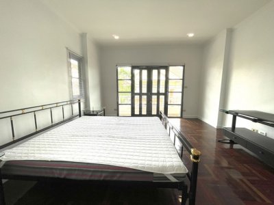 ให้เช่าบ้านเดี่ยว 2 ชั้น 65 ตรว. 3 ห้องนอน บ้านกรองทอง พัฒนาการ 32 ใกล้ทองหล่อ 5 กม. เหมาะอยู่อาศัยหรือทำโฮมออฟฟิศ **เลี้ยงสัตว์ได้ - รูปที่ 7