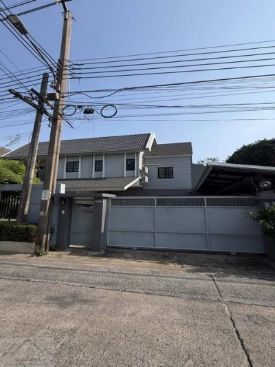 ให้เช่าบ้านเดี่ยว 5 ห้องนอน ซอยรัชดาภิเษก 32 บ้านสไตล์คอนกรีตผสมไม้ เงียบสงบ เป็นส่วนตัวสูง เดินทางสะดวก รัชดา ลาดพร้าว พระราม 9 - รูปที่ 8