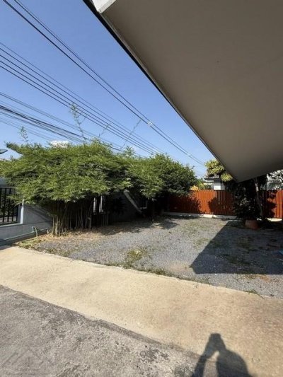 ให้เช่าบ้านเดี่ยว 5 ห้องนอน ซอยรัชดาภิเษก 32 บ้านสไตล์คอนกรีตผสมไม้ เงียบสงบ เป็นส่วนตัวสูง เดินทางสะดวก รัชดา ลาดพร้าว พระราม 9 - รูปที่ 4