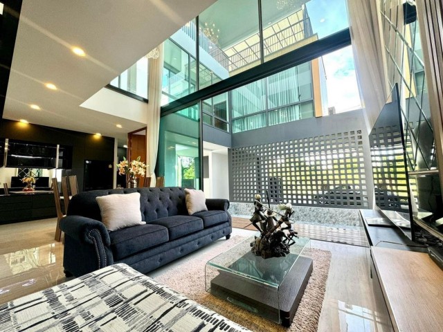 โซนเจ็ดยอด ให้เช่า 120,000 บาท/เดือน Pool villa 3 ชั้น บ้านหลังใหญ่ ตกแต่งสุดหรู #เฟอร์นิเจอร์บิ้วอินครบเซ็ท #หิ้วกระเป๋าพร้อมเข้าอยู่ได้เลย