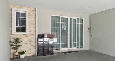 ขายทาวน์โฮม 3 ชั้น โกลเด้นทาวน์ 2 ปิ่นเกล้า–จรัญสนิทวงศ์ หลุดจองเพียง 1 หลังเท่านั้น อยู่ต้นโครงการ เข้า-ออกสะดวก ตกแต่ง สไตล์มินิมอล - รูปที่ 2