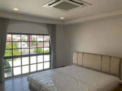 ให้เช่า ทาวน์โฮม 4 ชั้น (Renovateใหม่) ซอยเอกมัย 12 (ซอยเจริญใจ) ใกล้โรงเรียนเอกมัยอินเตอร์ โทร 095-164-2956 - รูปที่ 5