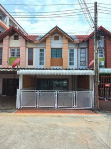 บ้านรีโนเวทใหม่พร้อมเข้าอยู่! หมู่บ้านนาทองเฮ้าส์ 1   ดอนหัวฬ่ออมตะซิตี้ ชลบุรี 3 ห้องนอน 2 ห้องน้ำ จอดรถ 2 คัน