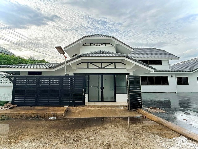 ให้เช่าบ้านเดี่ยว 2 ชั้น หลังใหญ่ 96 ตรว. ซอยนวมินทร์ 81 พื้นที่ขนาดใหญ่ เหมาะทำธุรกิจ หรือโฮมออฟฟิศ