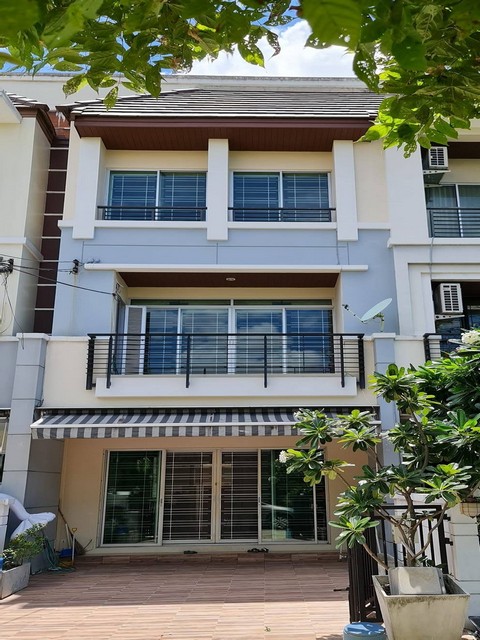 ให้เช่าทาวน์โฮม 3 ชั้น หมู่บ้านกลางเมือง ศรีนครินทร์ 24 (อ่อนนุช–พัฒนาการ) รีโนเวทใหม่ พร้อมเข้าอยู่
