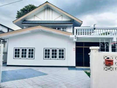 ขายบ้านเดี่ยว 2 ชั้น 6 ห้องนอน 3 ห้องน้ำ 70 ตร.วา ทำเลในเมืองเชียงใหม่ 3 นาทีถึงม.เชียงใหม่