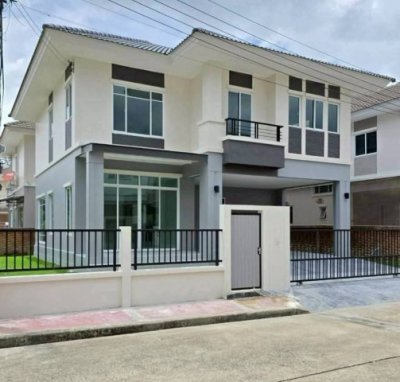 บ้านเดี่ยวหลังใหญ่รีโนเวทใหม่พร้อมอยู่ บรรยายกาศดี พื้นที่สนามรอบบ้าน เนื้อที่ 53.8 ตร.ว.  พท. 180.63 ตร.ม.  3 ห้องนอน  3 ห้องน้ำ   2 จอด - รูปที่ 8