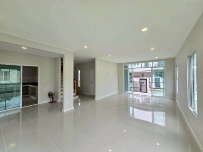 บ้านเดี่ยวหลังใหญ่รีโนเวทใหม่พร้อมอยู่ บรรยายกาศดี พื้นที่สนามรอบบ้าน เนื้อที่ 53.8 ตร.ว.  พท. 180.63 ตร.ม.  3 ห้องนอน  3 ห้องน้ำ   2 จอด - รูปที่ 7