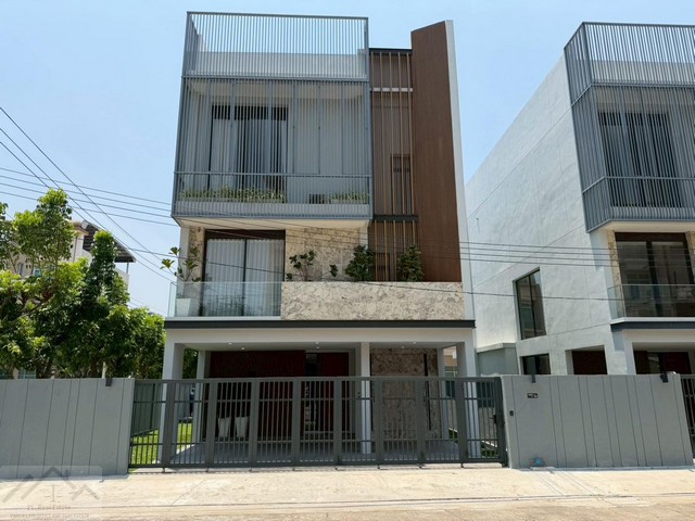 T26-545 ขาย บ้าน - ชั้นทั้งหมด 3 ชั้น ใกล้กับ สนามบินสุวรรณภูมิ