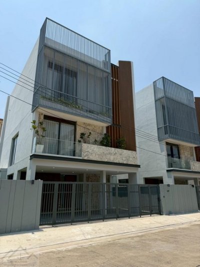 T26-545 ขาย บ้าน - ชั้นทั้งหมด 3 ชั้น ใกล้กับ สนามบินสุวรรณภูมิ - รูปที่ 2