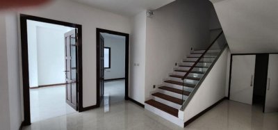 T26-900 ให้เช่า บ้าน Home office หรู 3 ชั้น 600 ตรม.ซอยสุขุมวิท 71 ปรีดีพนมยงค์26 กรุงเทพ 220000 บาทต่อเดือน ชั้นที่ 1 ชั้นทั้งหมด 3 ชั้น - รูปที่ 4
