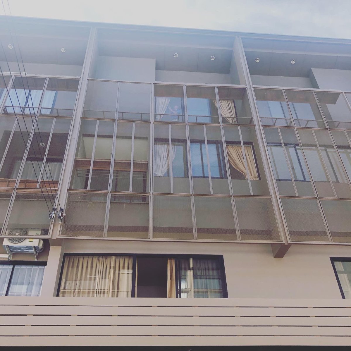 ให้เช่าบ้านใหม่ทั้งหลัง 3 ชั้น ครึ่งสไตล์ Loft Modern เพดานสูง พร้อมเฟอร์ 3 นอน 3 น้ำ บนถนนแจ้งวัฒนะ ใกล้รร. นานาชาติ ใกล้บีทีเอส สามัคคี สายชมพู  A Spacious, Fully Furnished Townhome at Huas Niche fo