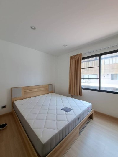 ให้เช่าบ้านใหม่ทั้งหลัง 3 ชั้น ครึ่งสไตล์ Loft Modern เพดานสูง พร้อมเฟอร์ 3 นอน 3 น้ำ บนถนนแจ้งวัฒนะ ใกล้รร. นานาชาติ ใกล้บีทีเอส สามัคคี สายชมพู  A Spacious, Fully Furnished Townhome at Huas Niche fo - รูปที่ 6
