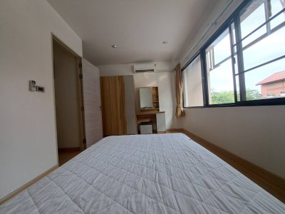 ให้เช่าบ้านใหม่ทั้งหลัง 3 ชั้น ครึ่งสไตล์ Loft Modern เพดานสูง พร้อมเฟอร์ 3 นอน 3 น้ำ บนถนนแจ้งวัฒนะ ใกล้รร. นานาชาติ ใกล้บีทีเอส สามัคคี สายชมพู  A Spacious, Fully Furnished Townhome at Huas Niche fo - รูปที่ 4