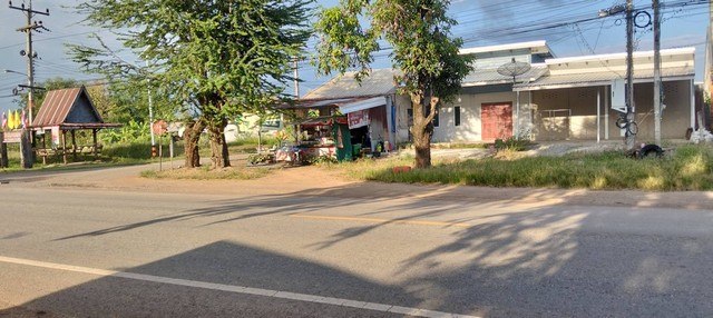 ขายบ้านพร้อมที่ดินติดถนน อำเภอวังโป่ง จังหวัดเพชรบูรณ์เนื้อที่ 2 งาน