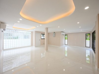 T26-817 ขาย บ้าน บ้านเดี่ยวหรู 2 ชั้น บางนาตราด ซอย 12 รีโนเวทใหม่ทั้งหลัง 80 ตร.วา ชั้นที่ 1 กรุงเทพ ใกล้กับ ใกล้ Central บางนา - รูปที่ 2