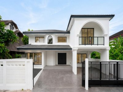 T26-817 ขาย บ้าน บ้านเดี่ยวหรู 2 ชั้น บางนาตราด ซอย 12 รีโนเวทใหม่ทั้งหลัง 80 ตร.วา ชั้นที่ 1 กรุงเทพ ใกล้กับ ใกล้ Central บางนา