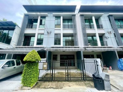 ขายด่วน ทาวน์โฮม 3 ชั้น บ้านกลางเมือง รัตนาธิเบศร์ รีโนเวทใหม่ ทำเลดี พร้อมอยู่